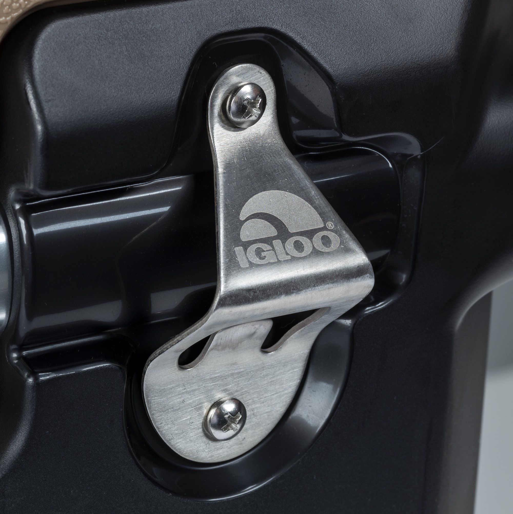 iglootrailmatecoolerbottleopener The Cooler Box