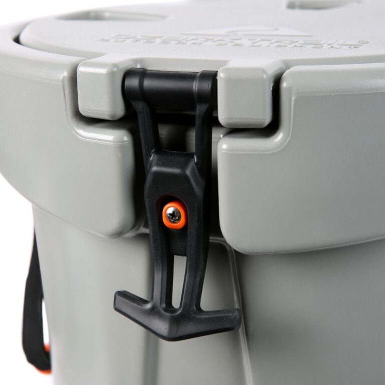 ozarktrailroundcoolerrubberlatch The Cooler Box