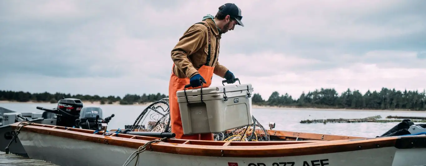 yetitundra65tanfishingtrawling The Cooler Box