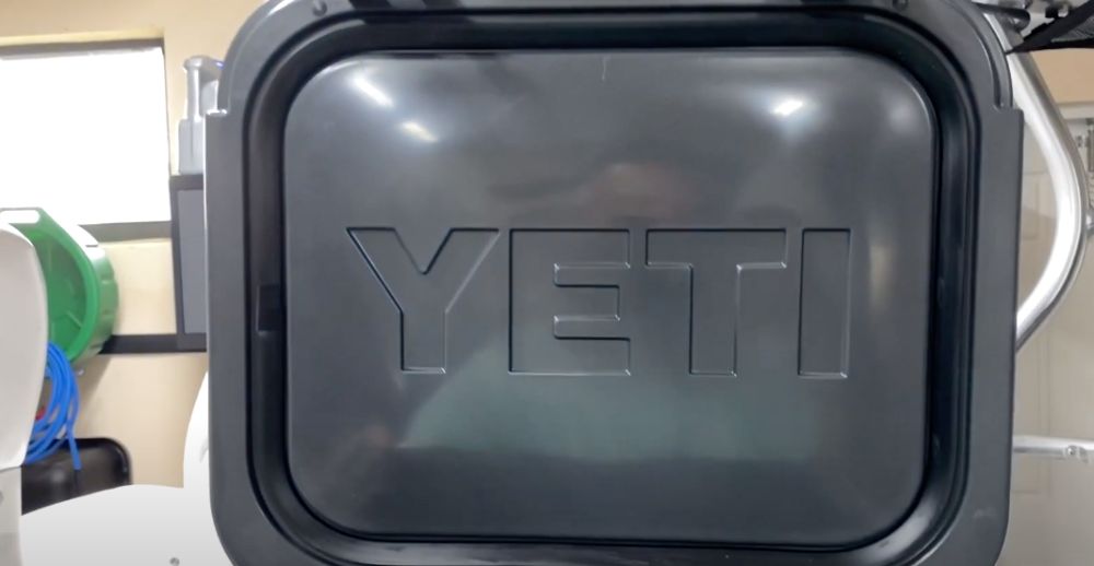 yetiroadie24charcoalinsideoflidrubbergasket The Cooler Box