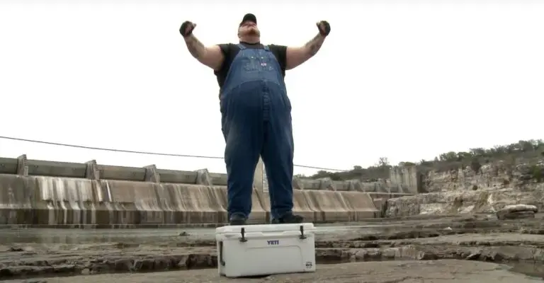 500 Pound Man Standing On Yeti Cooler Lid Lbs 768x400 